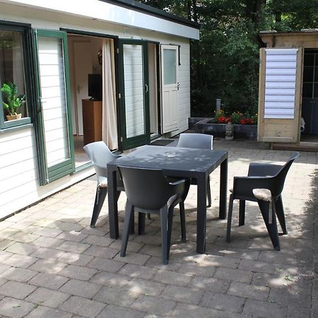 Sfeervolle Chalet Met Terras, H14 De Veldkamp, Epe, Voor 4 Personen Villa Dış mekan fotoğraf