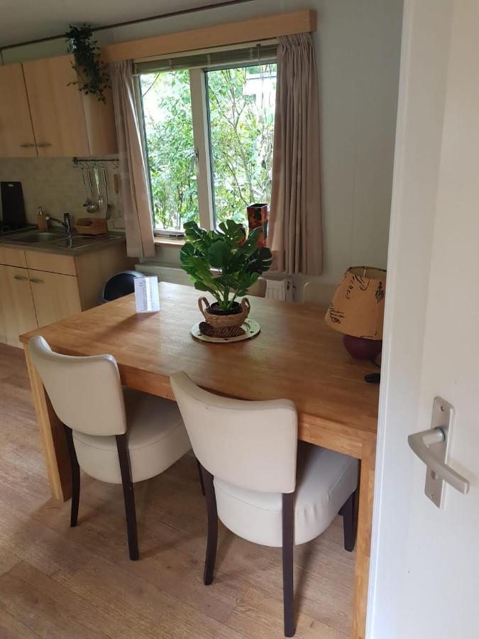 Sfeervolle Chalet Met Terras, H14 De Veldkamp, Epe, Voor 4 Personen Villa Dış mekan fotoğraf